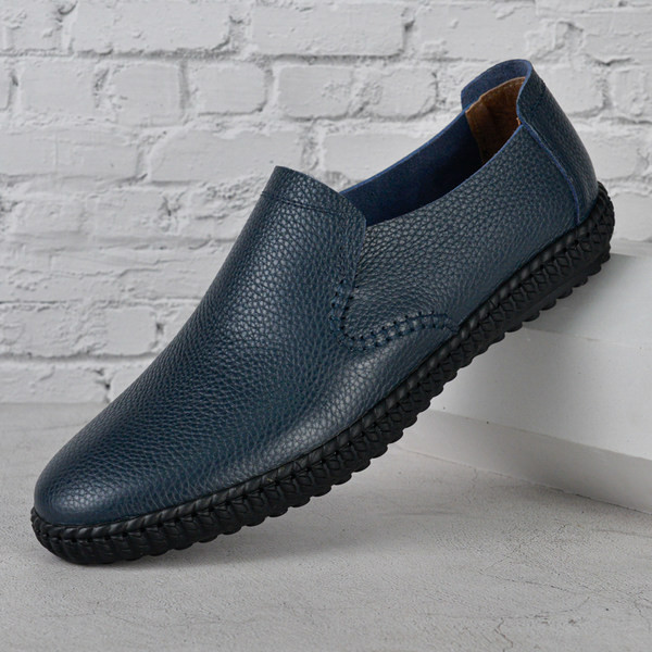 Eko bőrből készült, letisztult férfi mokaszin modell, lapos talppal