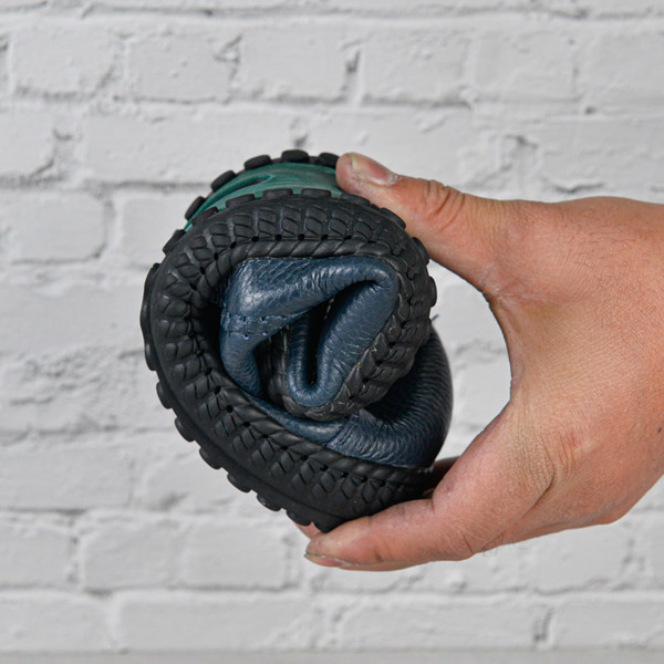 Eko bőrből készült, letisztult férfi mokaszin modell, lapos talppal