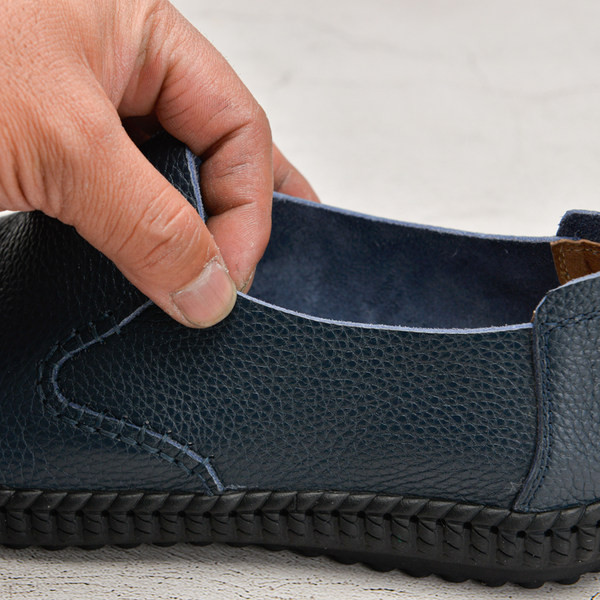 Eko bőrből készült, letisztult férfi mokaszin modell, lapos talppal