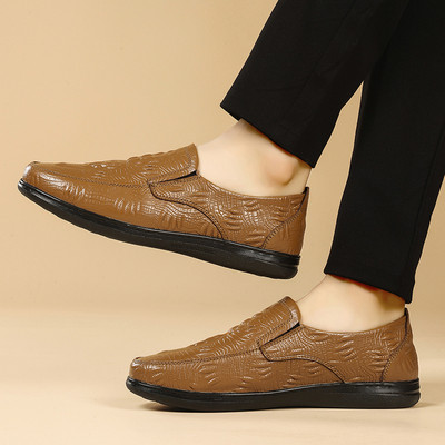 Modern férfi mokaszin lapos talppal, több színben