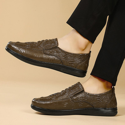 Modern férfi mokaszin lapos talppal, több színben