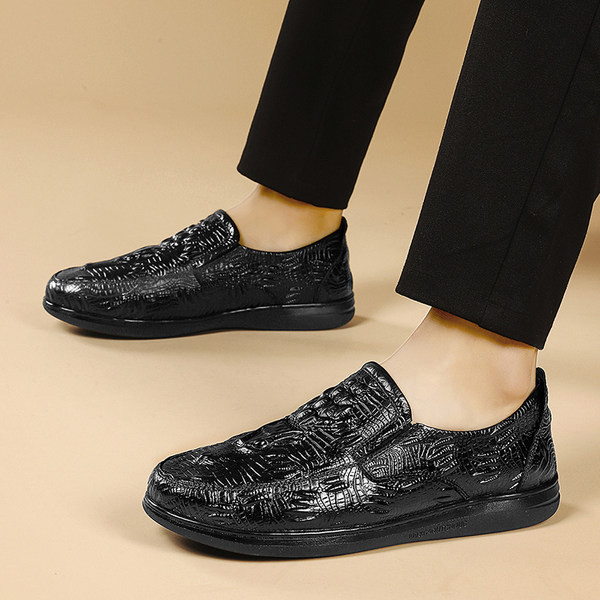 Modern férfi mokaszin lapos talppal, több színben