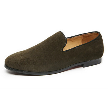 Mūsdienīgi vīriešu smailie kurpes ar zemu kvadrātveida papēdi