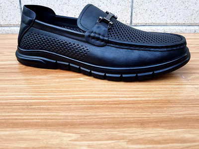 Μοκασίνια που αναπνέουν με μεταλλικά στοιχεία