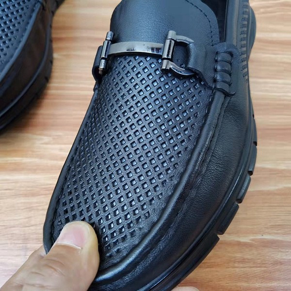 Μοκασίνια που αναπνέουν με μεταλλικά στοιχεία