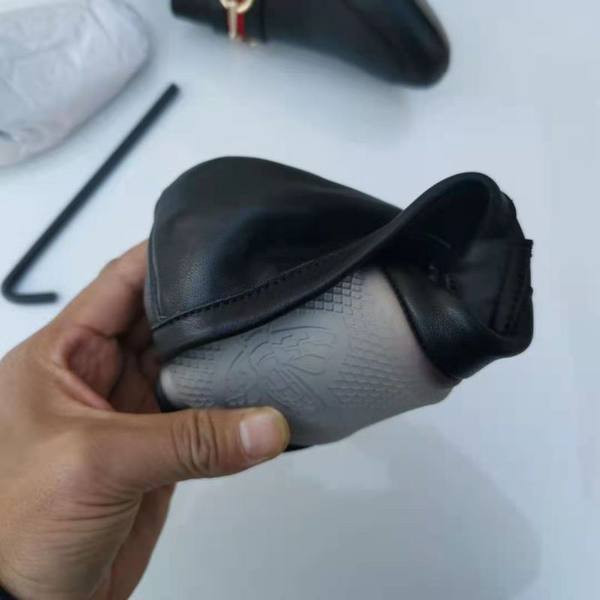 Vīriešu eleganti mokasīni ar sprādzi