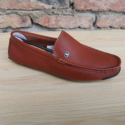 Ādas mokasīni trīs krāsās vīriešiem