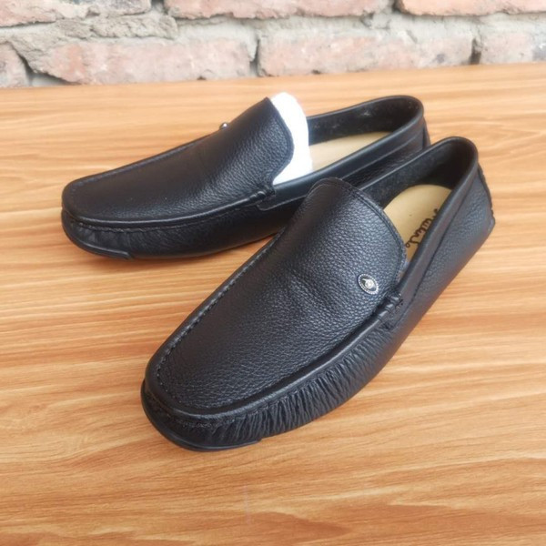 Ādas mokasīni trīs krāsās vīriešiem