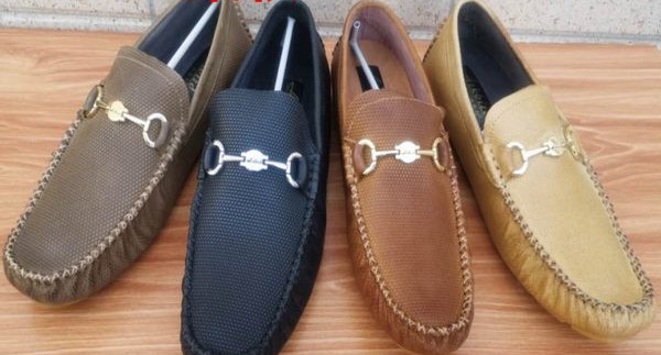 Vīriešu mokasīni ar sprādzi četrās krāsās