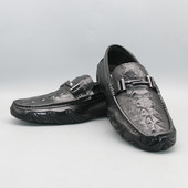 Moderni klaipi vīriešiem ar metāla elementu un plakanu zoli