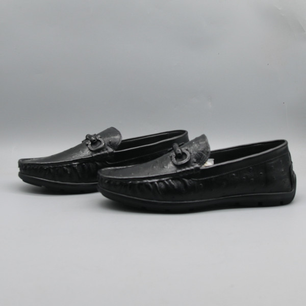 Vīriešu mokasīni ar metāla elementu vīriešiem