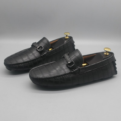 Ανδρικά μοκασίνια με μεταλλικό στοιχείο - σε δύο χρώματα