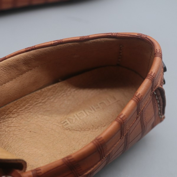 Ανδρικά μοκασίνια με μεταλλικό στοιχείο - σε δύο χρώματα