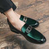 Elegáns férfi naplopó csattal