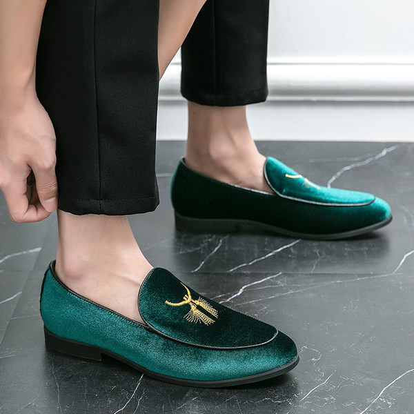 Κομψά ανδρικά μοκασίνια με κέντημα