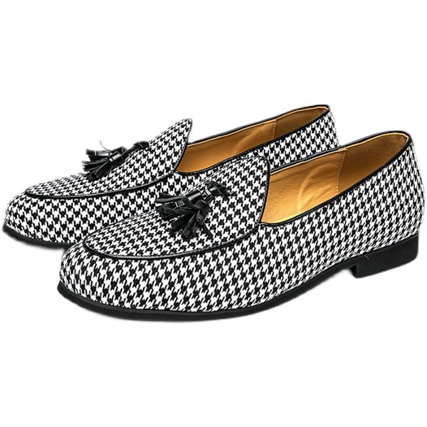 Μοντέρνα φούντα loafers για άνδρες