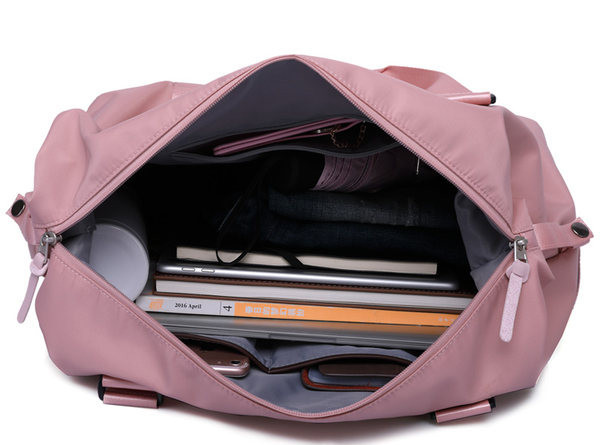 Sporta ceļojumu soma divās krāsās