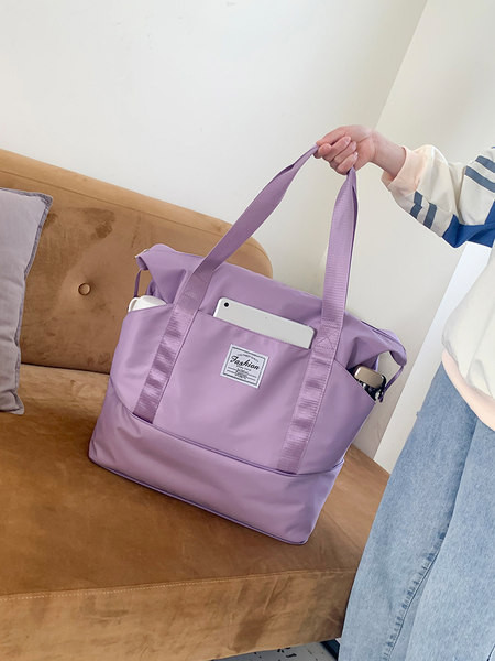 Τσάντα ταξιδιού με στάμπα και χερούλι