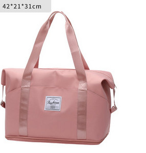 Ležerni model putne torbe s džepom