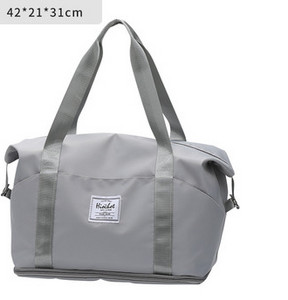 Ležerni model putne torbe s džepom