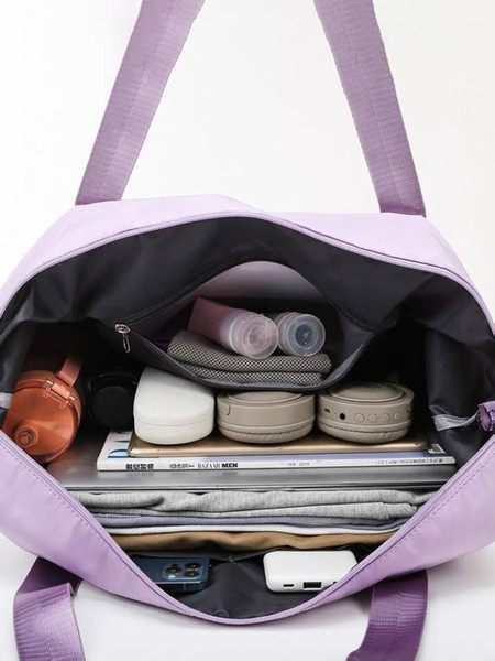 Ležerni model putne torbe s džepom