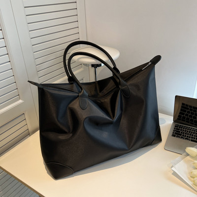 Ceļojumu soma ar lielu iekšējo ietilpību