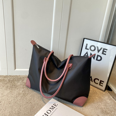 Ceļojumu soma ar lielu iekšējo ietilpību