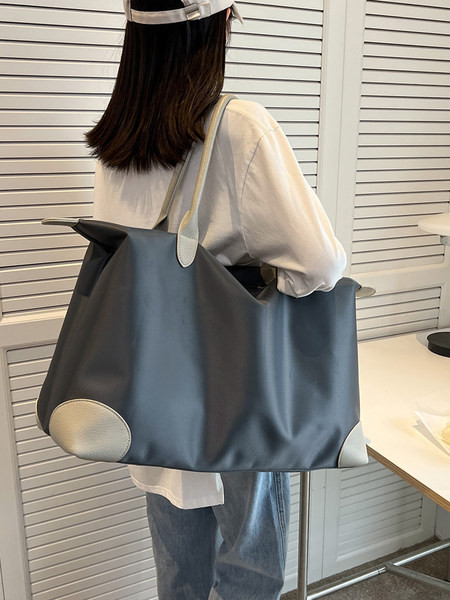 Ceļojumu soma ar lielu iekšējo ietilpību