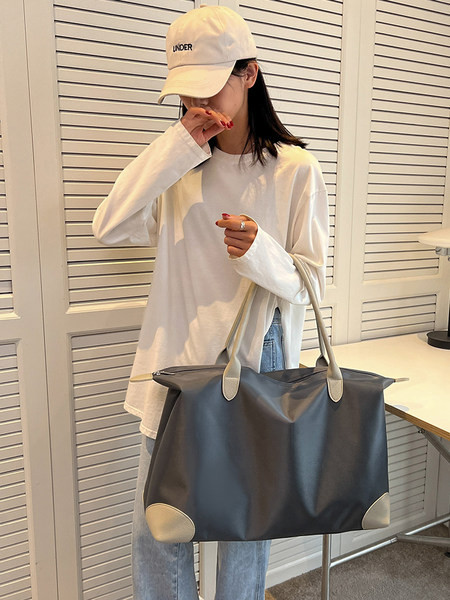 Ceļojumu soma ar lielu iekšējo ietilpību