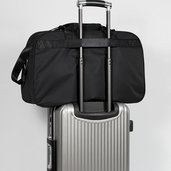 Alkalmi sporttáska külső zsebbel