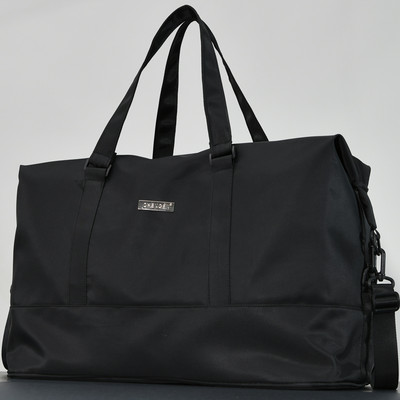 Sportski model putne torbe s remenom za rame