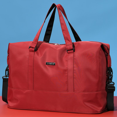 Sportski model putne torbe s remenom za rame