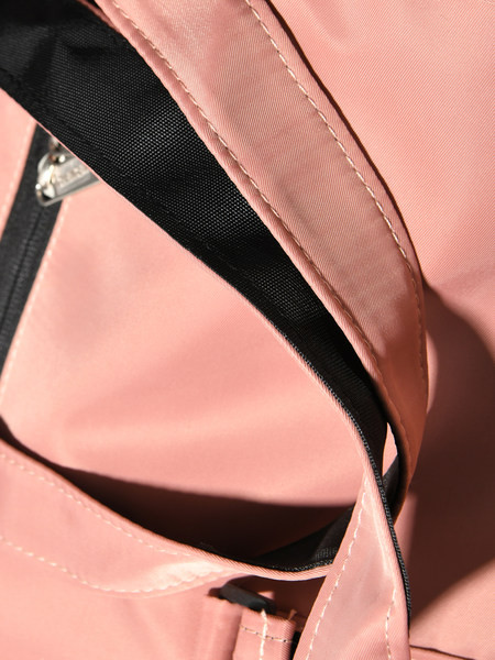 Sportski model putne torbe s remenom za rame