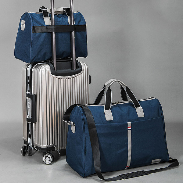 Dnevna torba s velikim unutarnjim kapacitetom