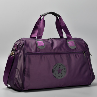 Audekla soma ar priekšējo kabatu un garu rokturi