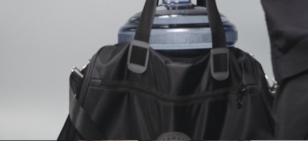 Audekla soma ar priekšējo kabatu un garu rokturi