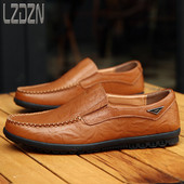 Ανδρικά casual loafers με μεταλλικό λογότυπο