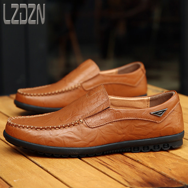 Ανδρικά casual loafers με μεταλλικό λογότυπο