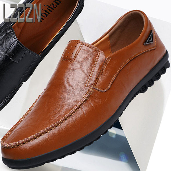 Ανδρικά casual loafers με μεταλλικό λογότυπο