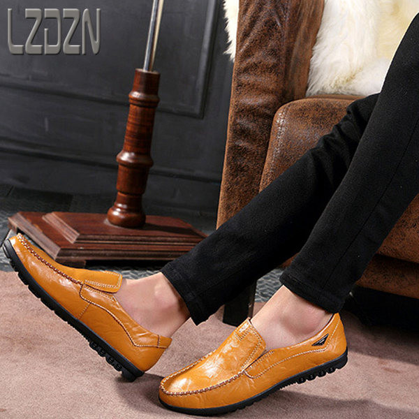 Ανδρικά casual loafers με μεταλλικό λογότυπο