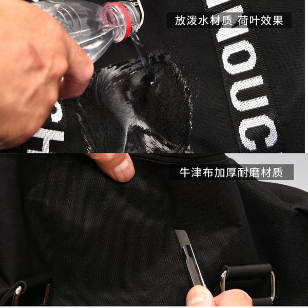 Sportos fekete táska felirattal