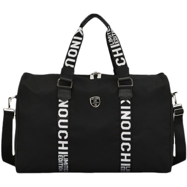 Sportos fekete táska felirattal