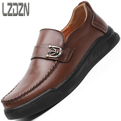 Ανδρικά παπούτσια casual με μεταλλική διακόσμηση