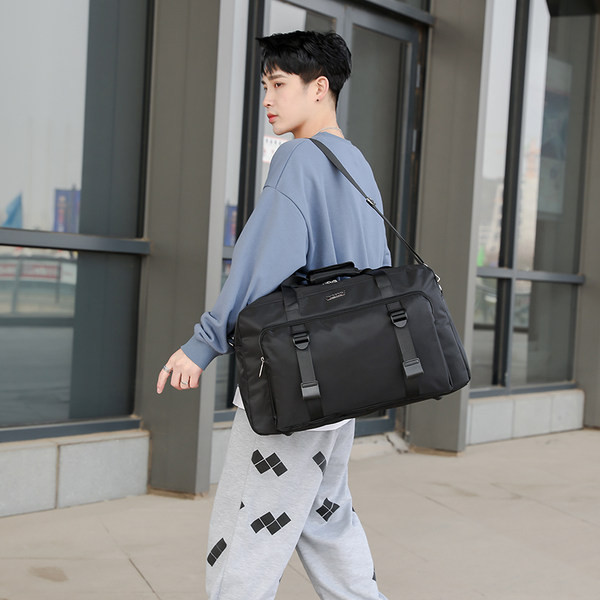 Sportiska melna plecu soma ar kabatu