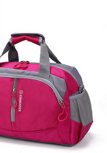 Sporta ceļojumu soma ar uzrakstu