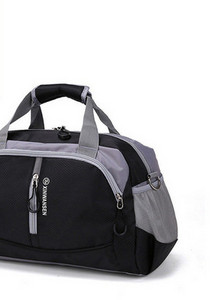 Sporta ceļojumu soma ar uzrakstu