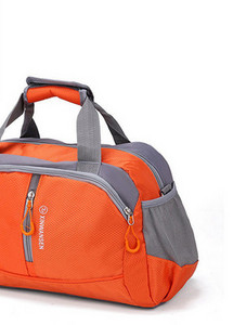 Sporta ceļojumu soma ar uzrakstu