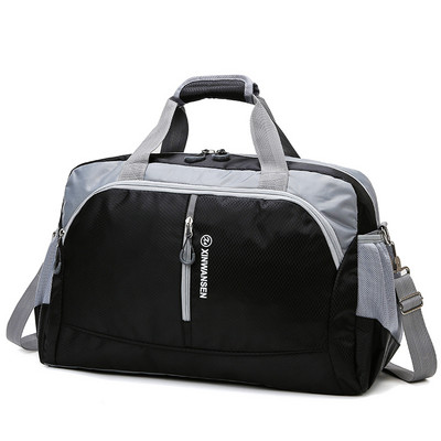 Sporta ceļojumu soma ar uzrakstu