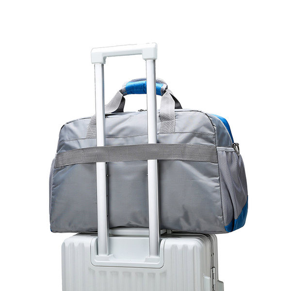 Sporta ceļojumu soma ar uzrakstu