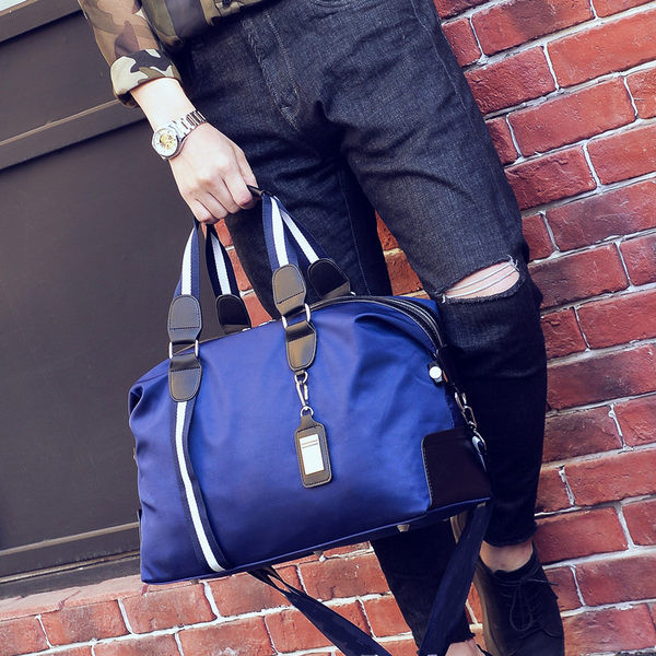 Kézi utazótáska vállpánttal